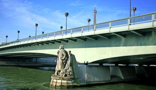 セーヌ川の番人ズワーヴ像